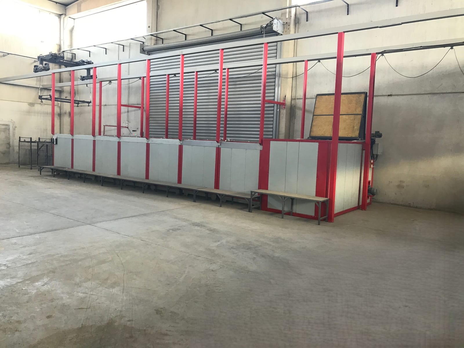 Industrial coating line with overhead conveyor